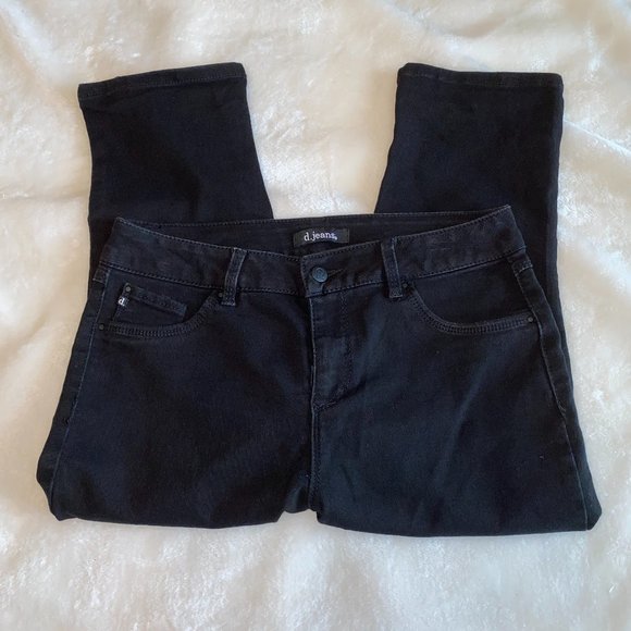 D. Jeans black capri jeans 10